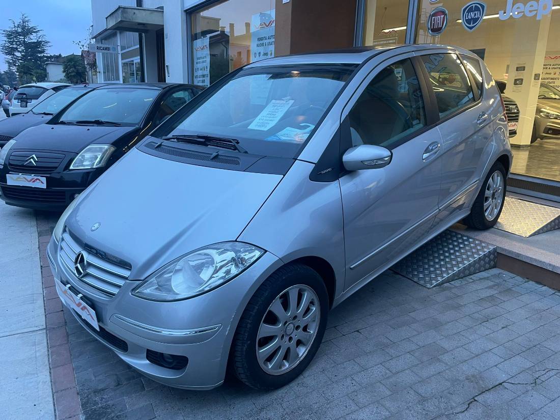 APRI FOTO GALLERY "MERCEDES-BENZA180SYLE"