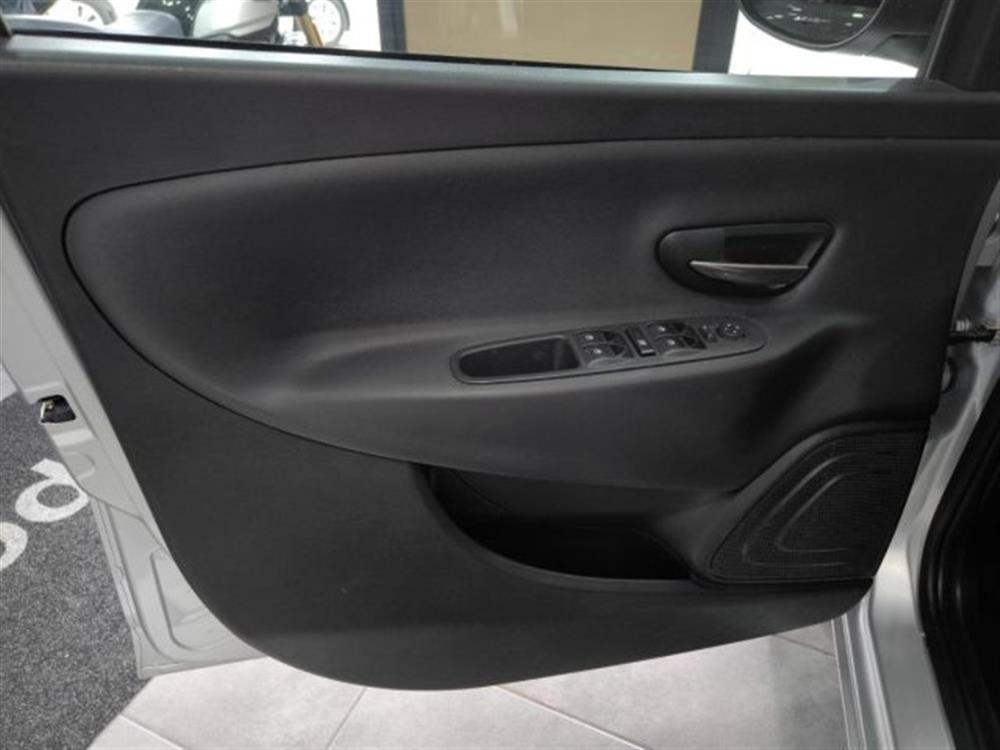 Ypsilon   Ypsilon 1.2 69 CV 5 porte S&