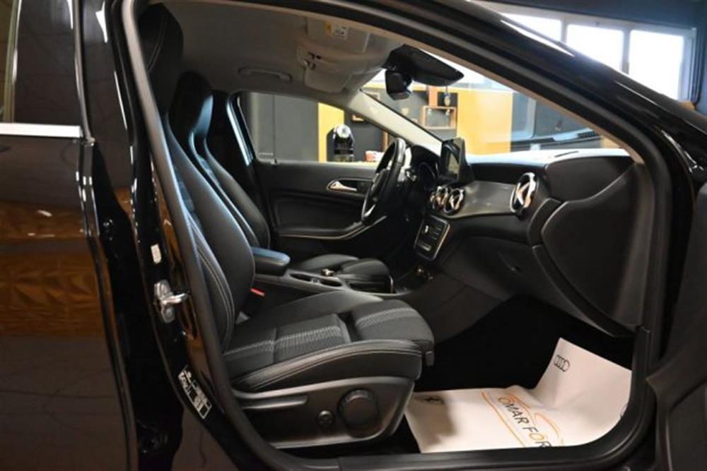 GLA 200   GLA 200 SPORT AUTO NAVI TEL