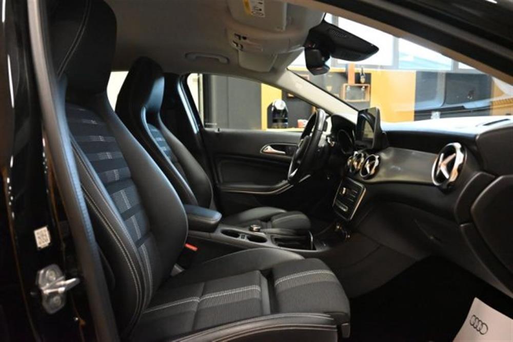 GLA 200   GLA 200 SPORT AUTO NAVI TEL