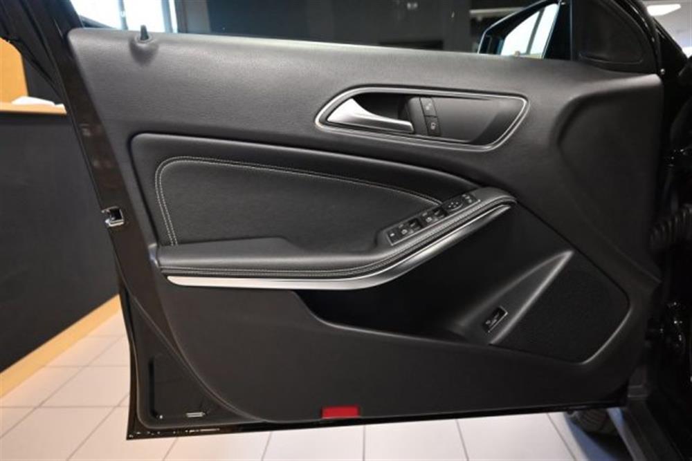 GLA 200   GLA 200 SPORT AUTO NAVI TEL