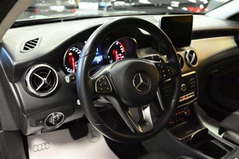 GLA 200   GLA 200 SPORT AUTO NAVI TEL