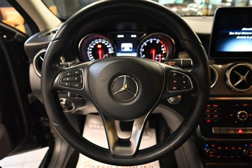GLA 200   GLA 200 SPORT AUTO NAVI TEL