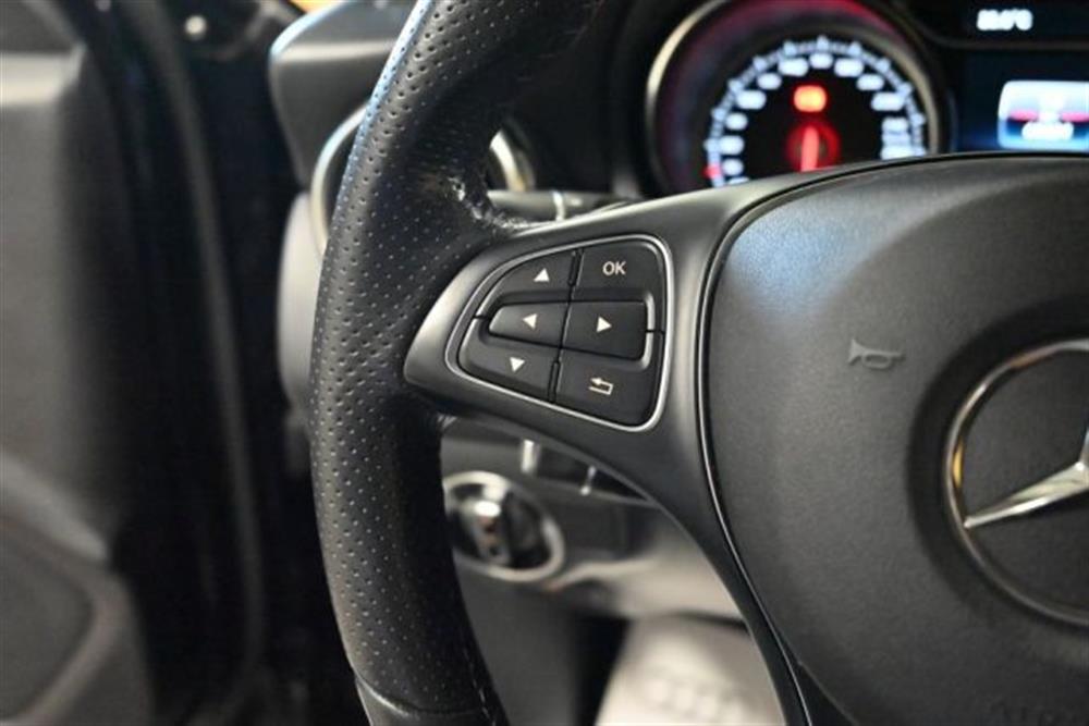 GLA 200   GLA 200 SPORT AUTO NAVI TEL