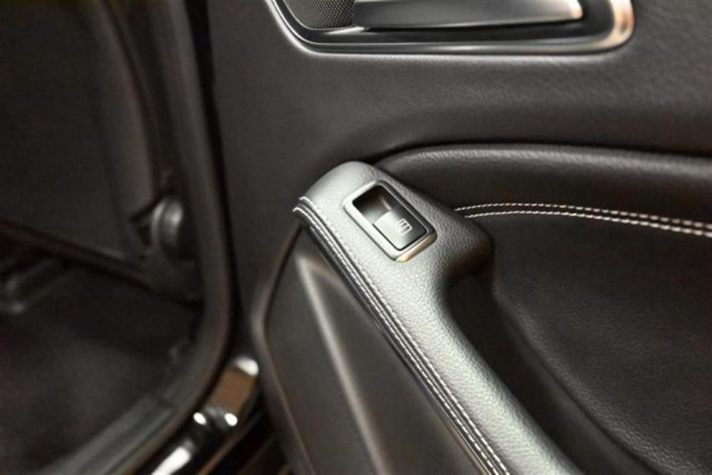 GLA 200   GLA 200 SPORT AUTO NAVI TEL