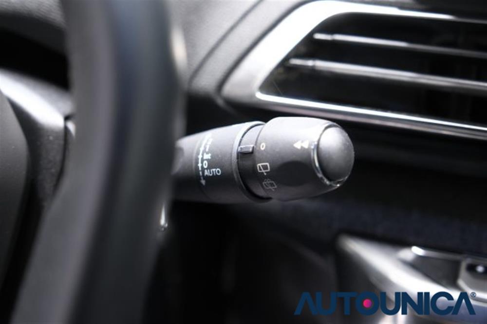 3008 3008 HYBRID4 300 E-EAT8 A