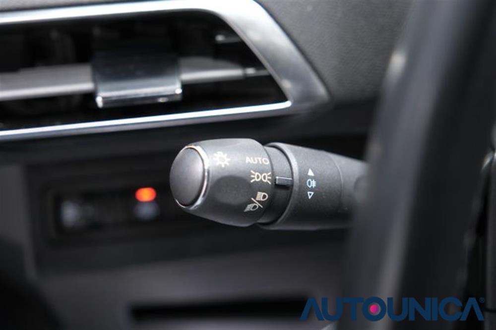 3008 3008 HYBRID4 300 E-EAT8 A