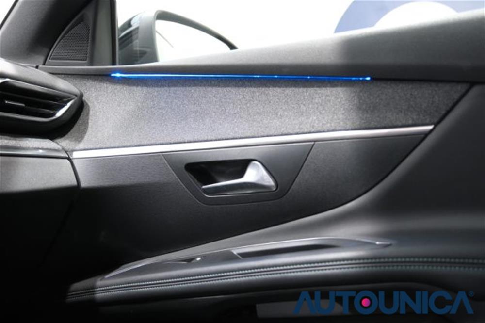 3008 3008 HYBRID4 300 E-EAT8 A