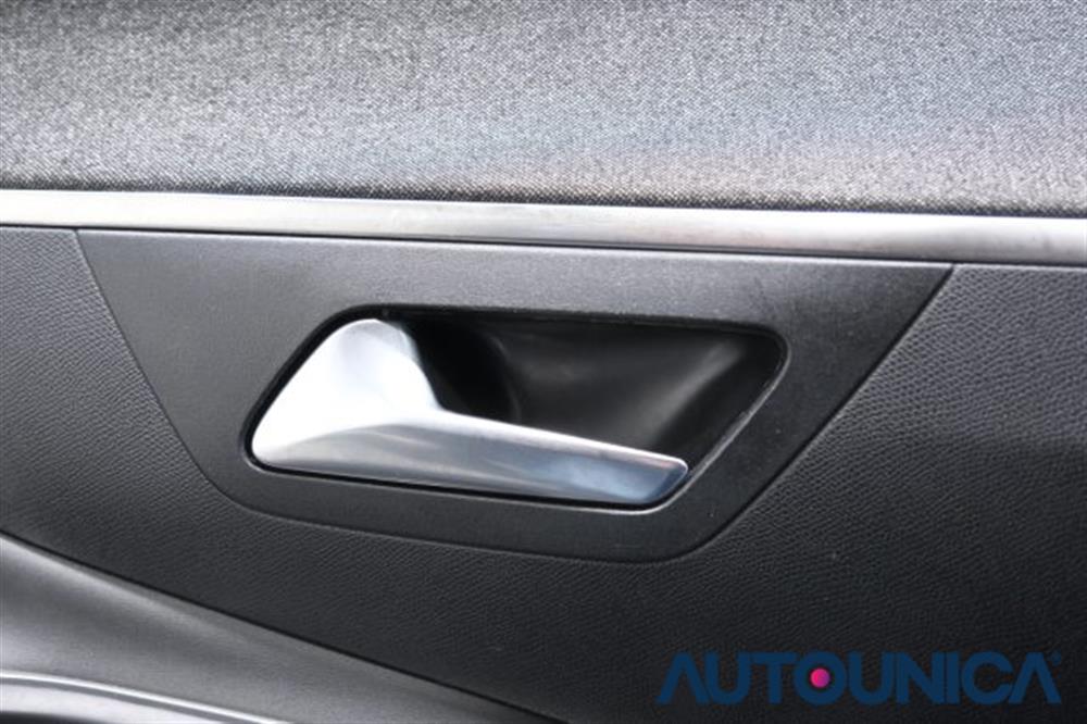 3008 3008 HYBRID4 300 E-EAT8 A