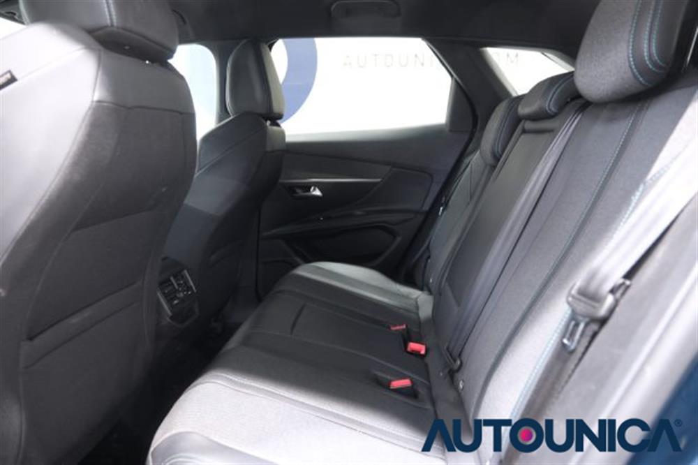 3008 3008 HYBRID4 300 E-EAT8 A