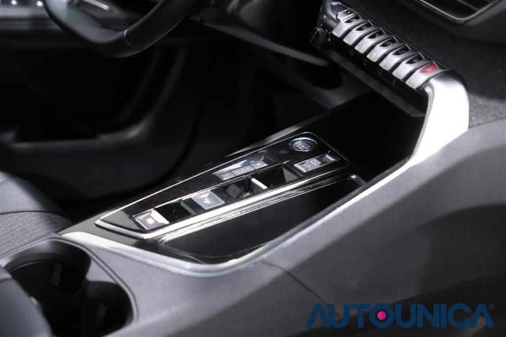 3008 3008 HYBRID4 300 E-EAT8 A