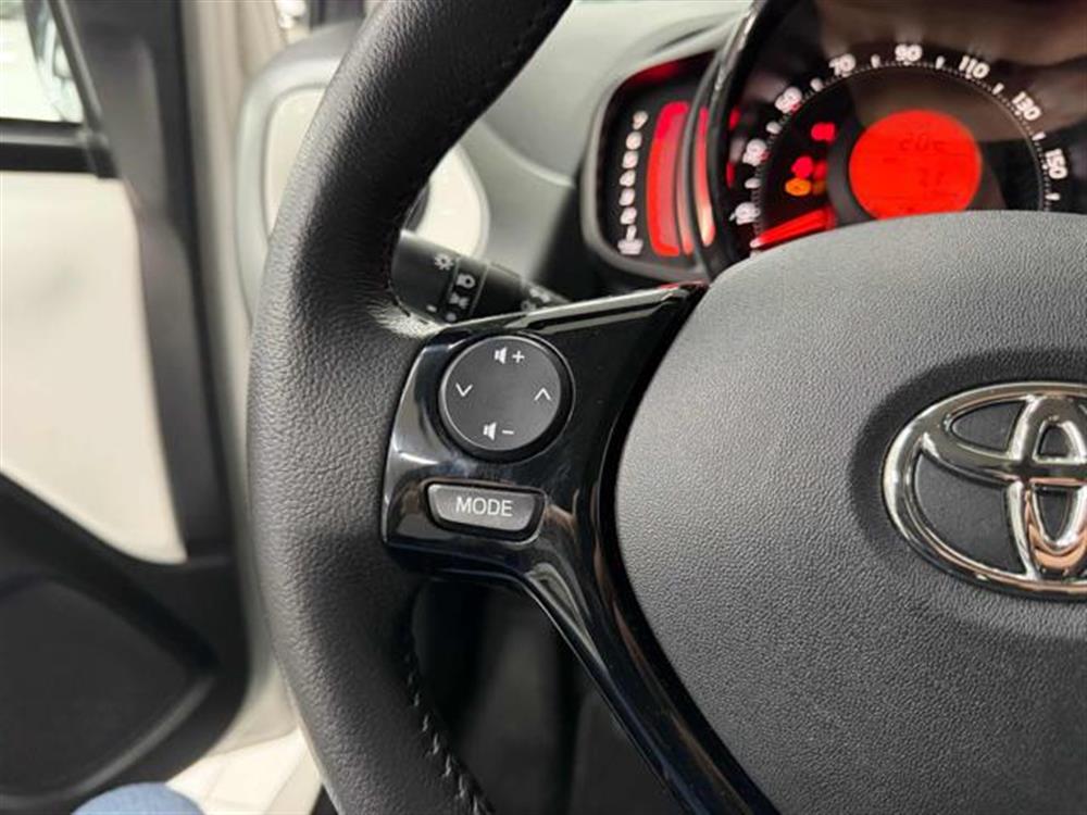 Aygo   Aygo Connect 1.0 VVT-i 72