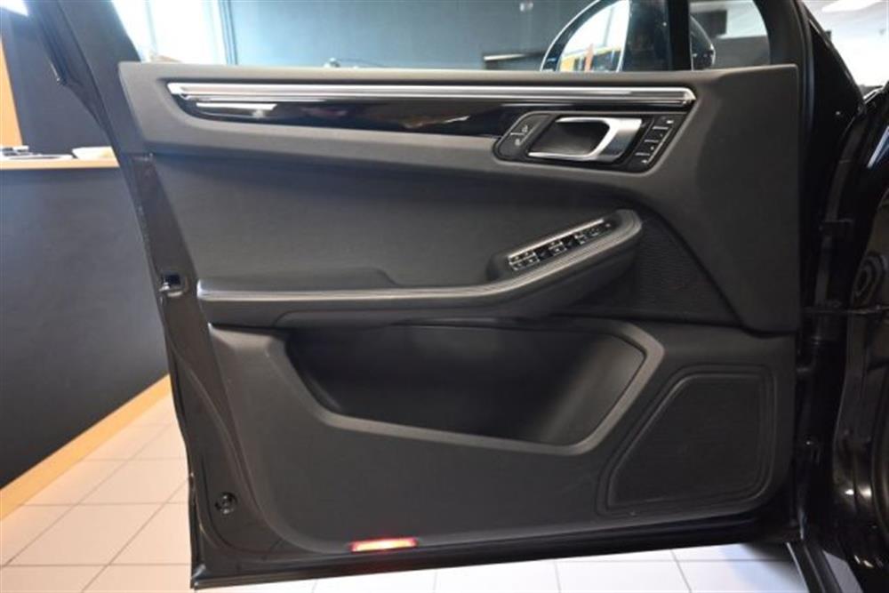 Macan   Macan 2.9 S PDK 21