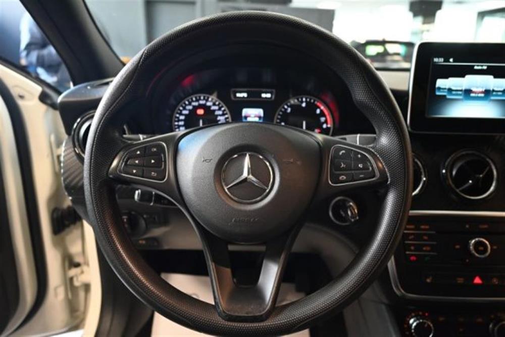 GLA 180   GLA 180 D EXECUTIVE AUT.TEL