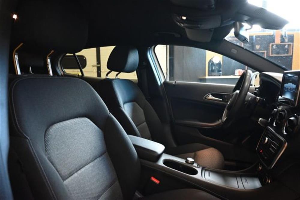 GLA 180   GLA 180 D EXECUTIVE AUT.TEL
