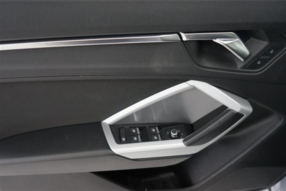 Q3   Q3 35 TDI S tronic Busi