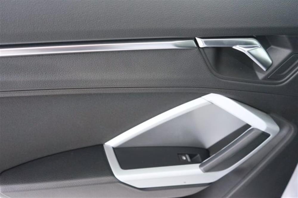 Q3   Q3 35 TDI S tronic Busi