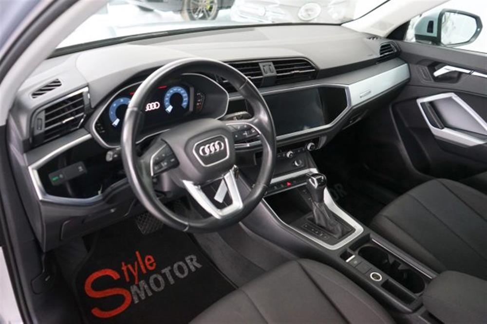 Q3   Q3 35 TDI S tronic Busi