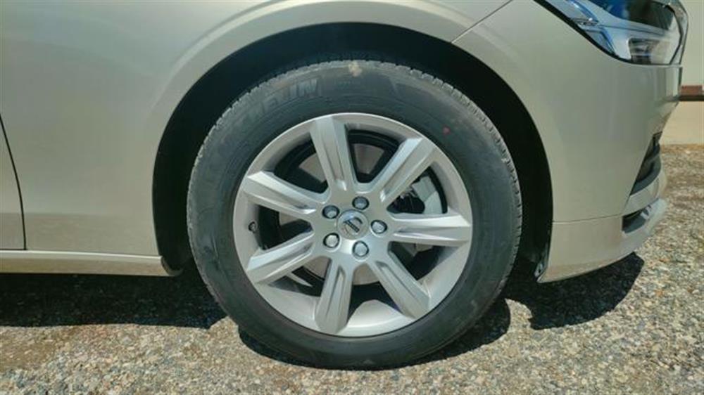 S90   S90 D3 Momentum 17.000KM