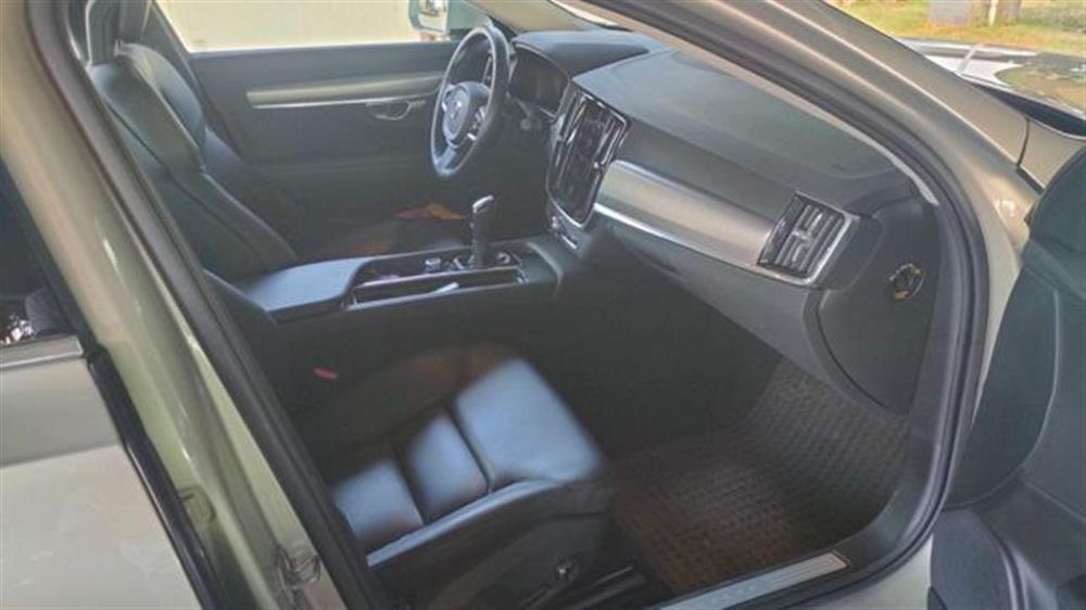 S90   S90 D3 Momentum 17.000KM
