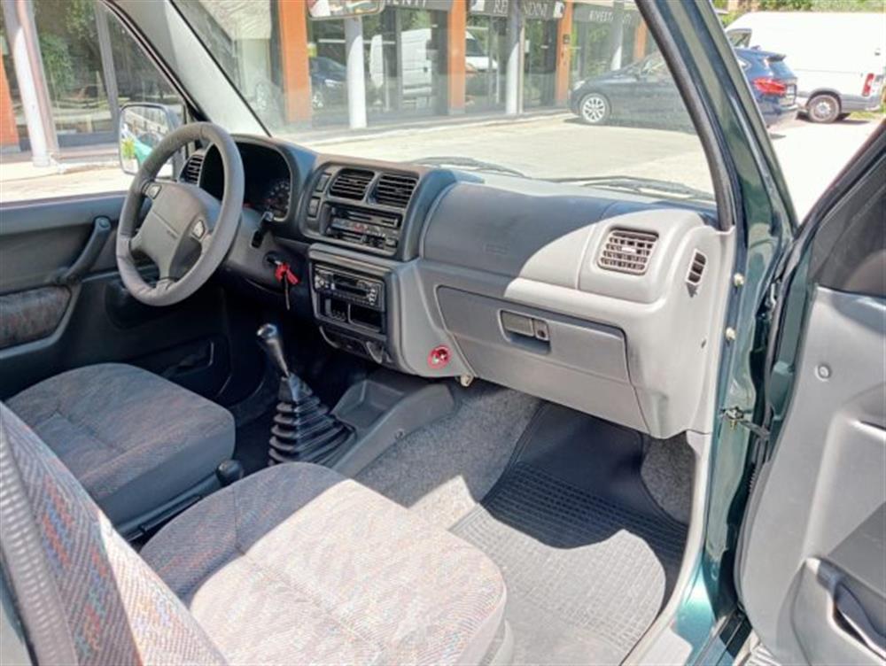 Jimny   Jimny 1.3i 16V cat 4WD JLX