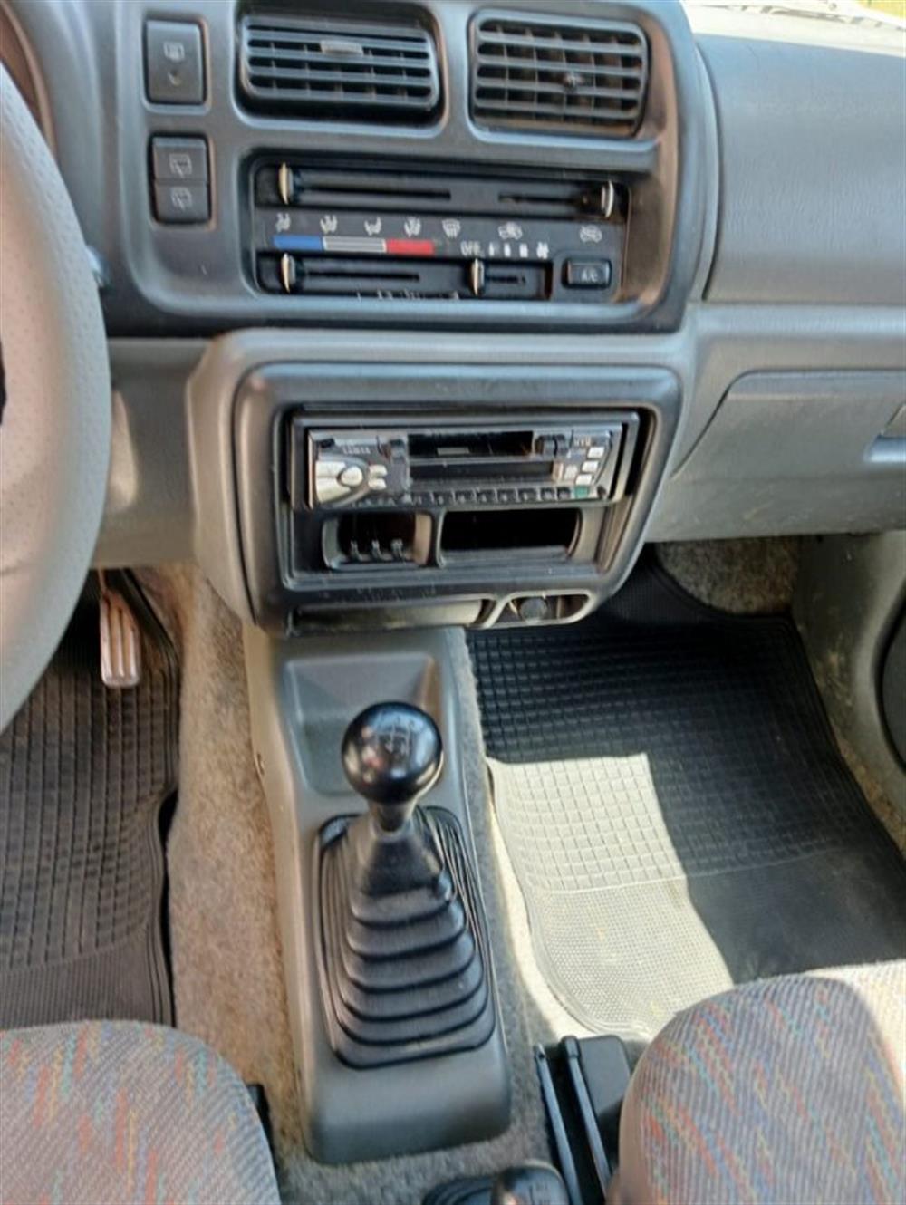 Jimny   Jimny 1.3i 16V cat 4WD JLX