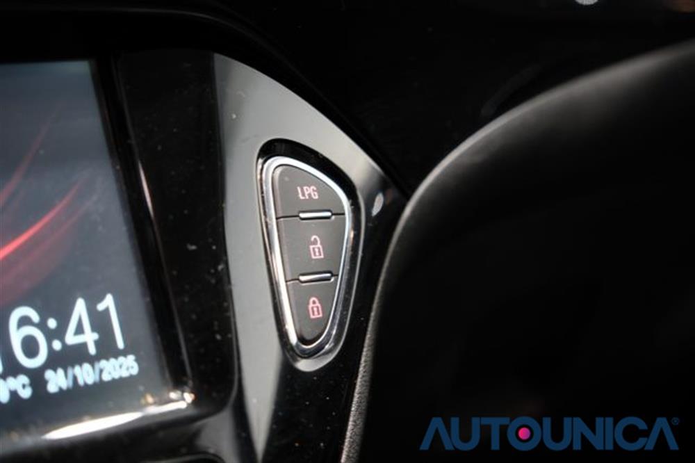 Corsa   Corsa 1.4 90CV GPL TECH 5