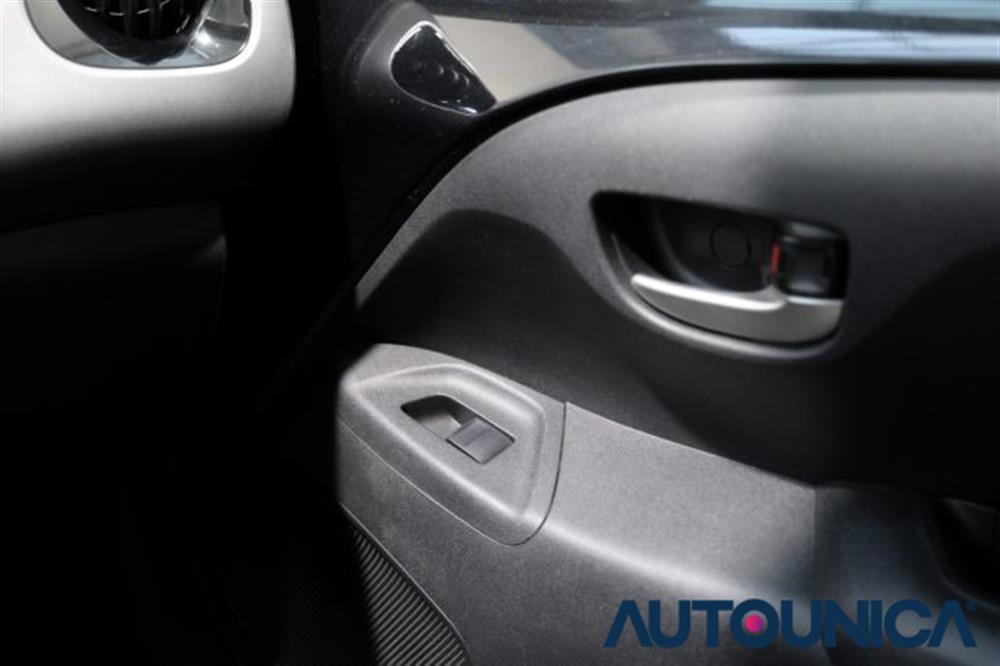 Aygo   Aygo CONNECT 1.0 VVT-i 72