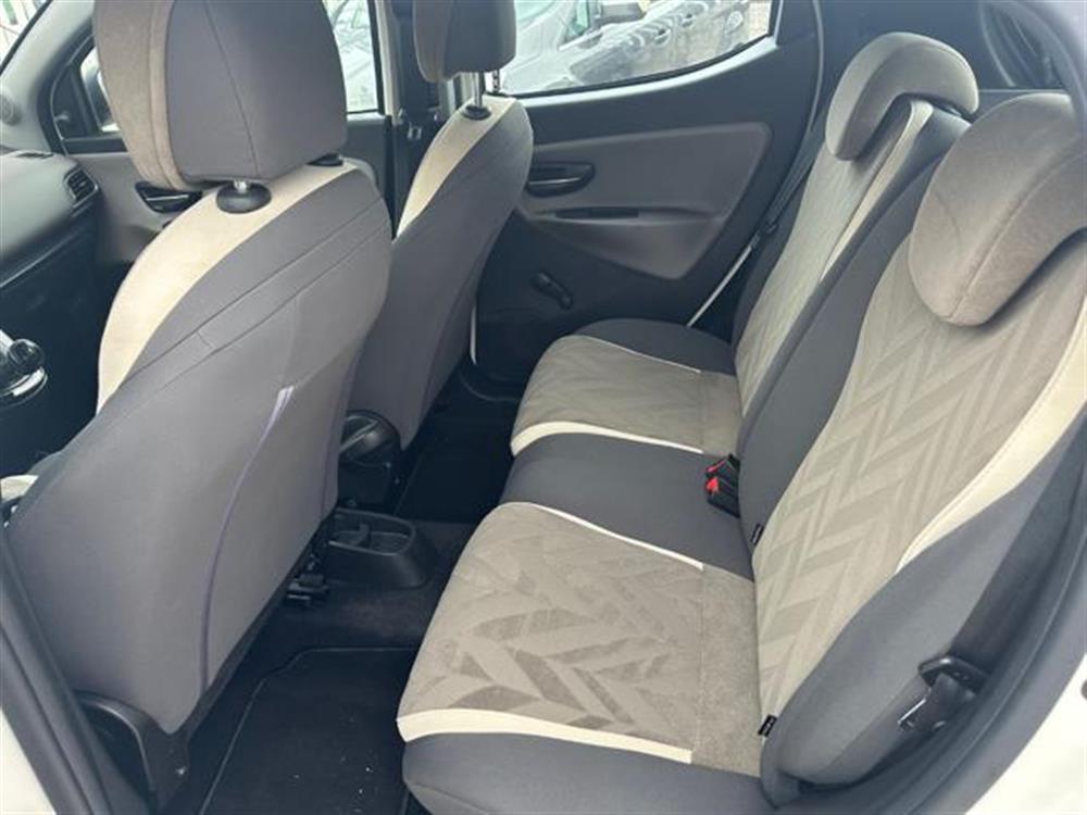 Ypsilon   Ypsilon 1.3 MJT 95 CV 5P. S&
