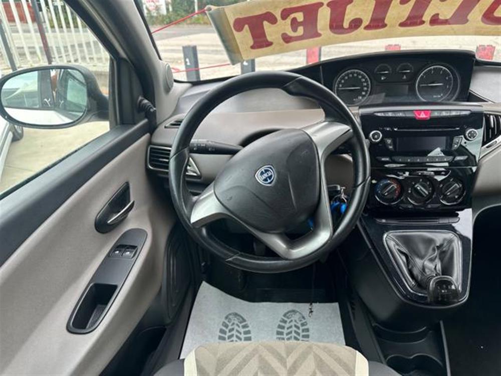Ypsilon   Ypsilon 1.3 MJT 95 CV 5P. S&