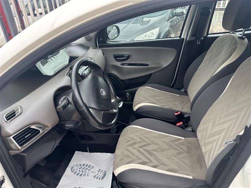 Ypsilon   Ypsilon 1.3 MJT 95 CV 5P. S&