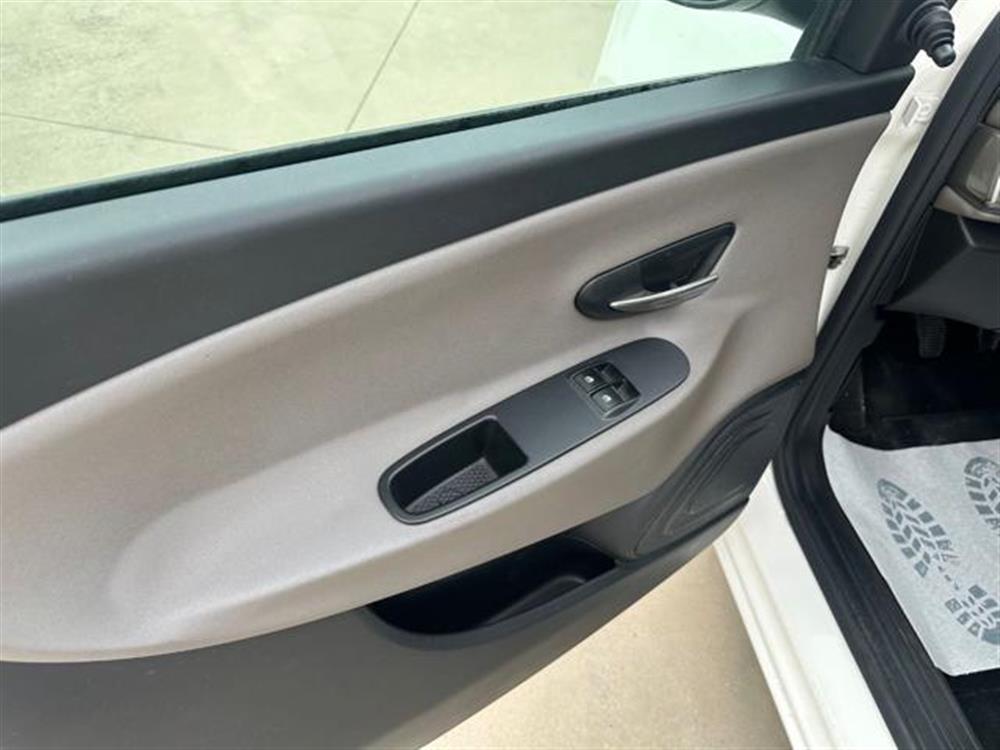 Ypsilon   Ypsilon 1.3 MJT 95 CV 5P. S&