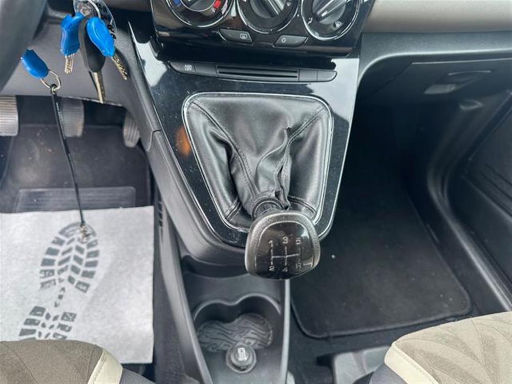 Ypsilon   Ypsilon 1.3 MJT 95 CV 5P. S&