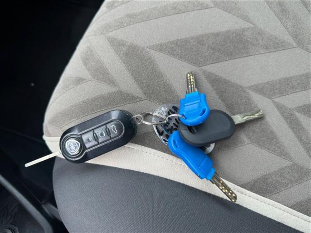 Ypsilon   Ypsilon 1.3 MJT 95 CV 5P. S&