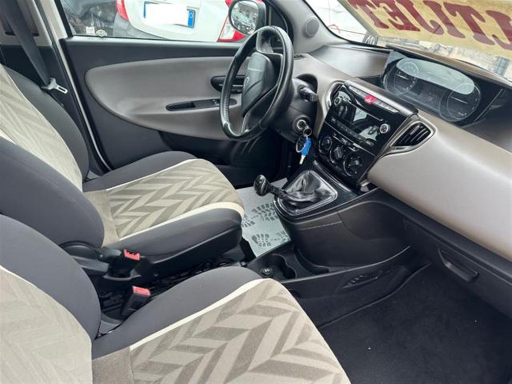 Ypsilon   Ypsilon 1.3 MJT 95 CV 5P. S&