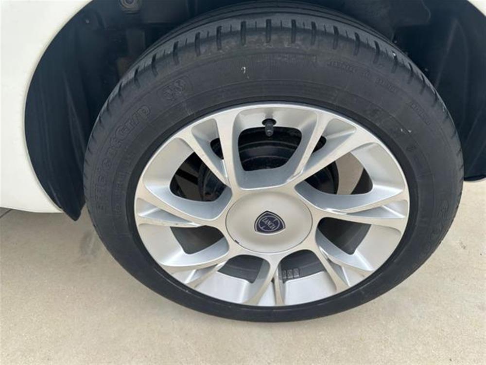 Ypsilon   Ypsilon 1.3 MJT 95 CV 5P. S&