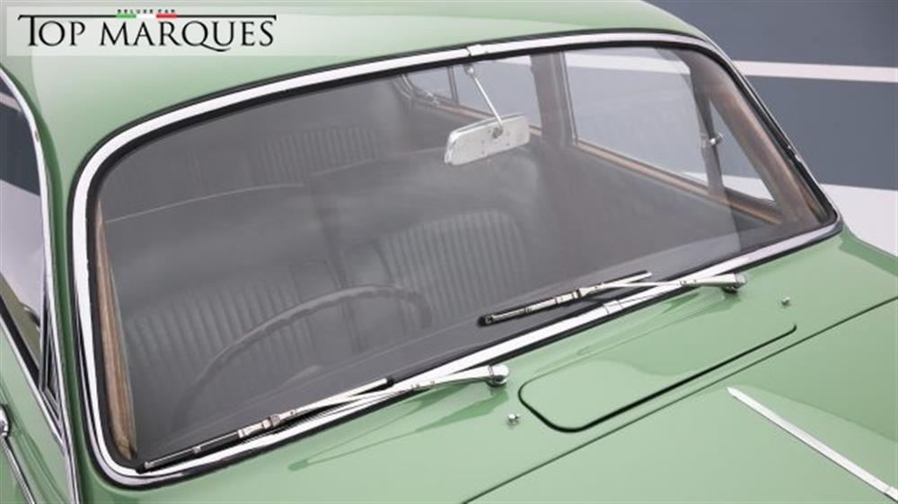 Sovereign   Sovereign 250 V8