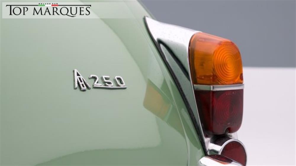 Sovereign   Sovereign 250 V8