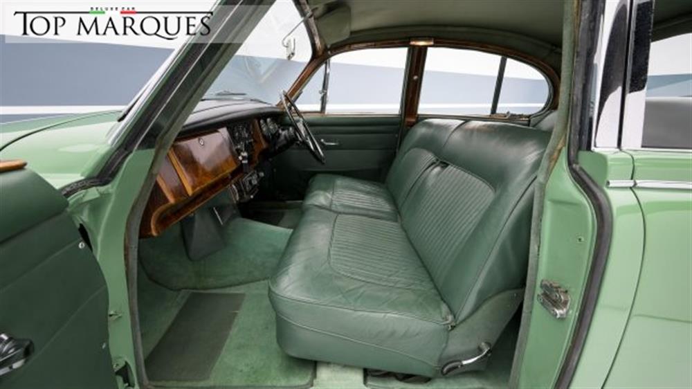 Sovereign   Sovereign 250 V8