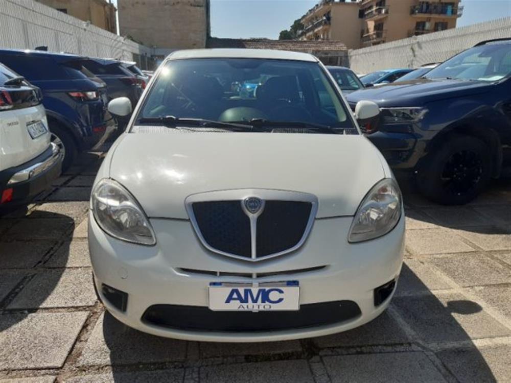 Ypsilon   Ypsilon 1.3 MJT 75 CV Versus