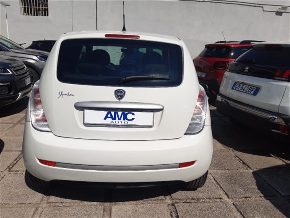 Ypsilon   Ypsilon 1.3 MJT 75 CV Versus
