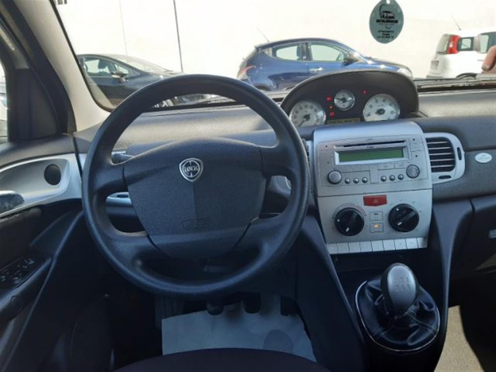 Ypsilon   Ypsilon 1.3 MJT 75 CV Versus