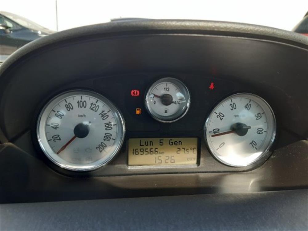 Ypsilon   Ypsilon 1.3 MJT 75 CV Versus