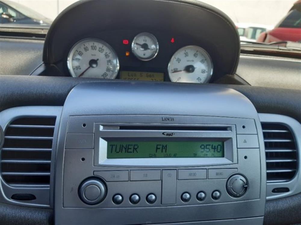 Ypsilon   Ypsilon 1.3 MJT 75 CV Versus