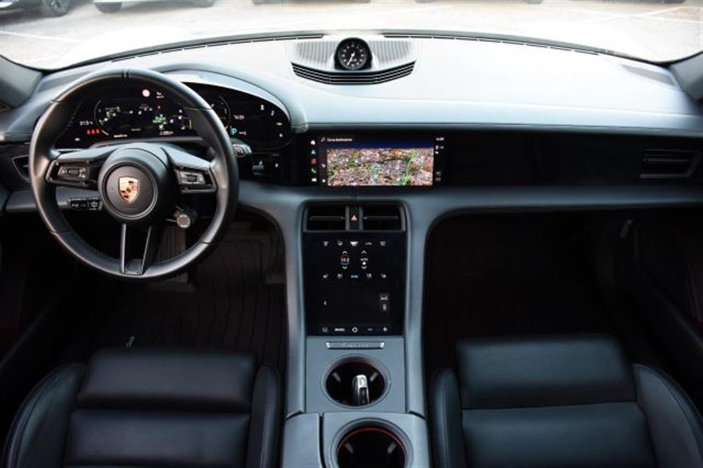 Taycan   Taycan 4 Cross Turismo *21