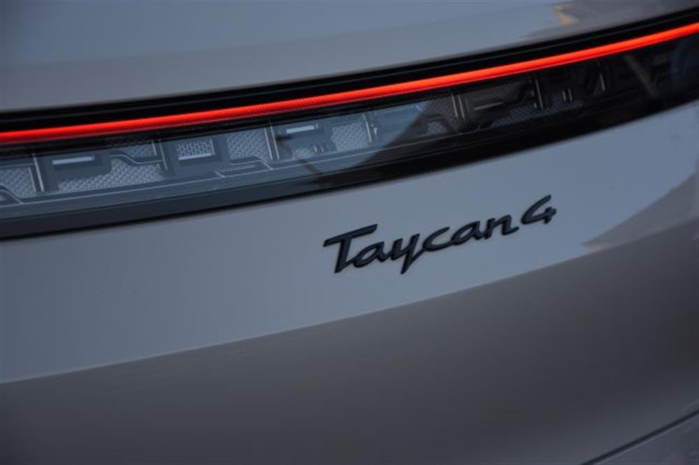 Taycan   Taycan 4 Cross Turismo *21