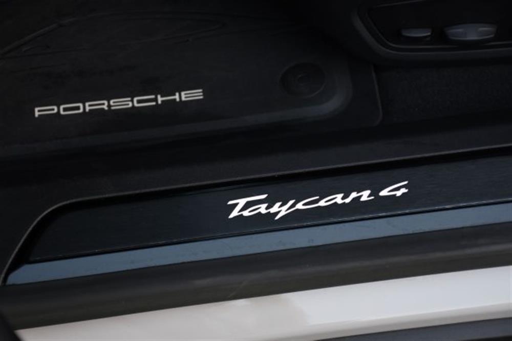 Taycan   Taycan 4 Cross Turismo *21