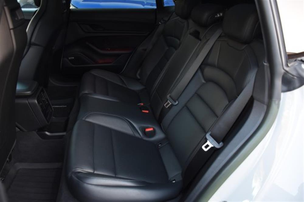 Taycan   Taycan 4 Cross Turismo *21