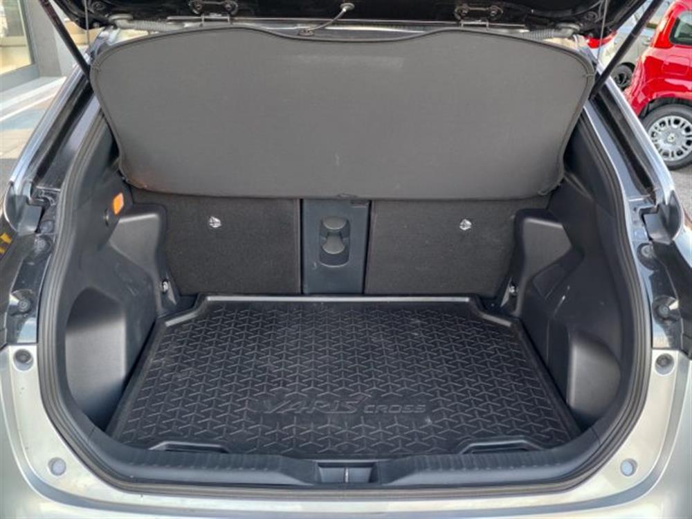 Yaris Cross   Yaris Cross 1.5 Hybrid AWD-i Lou