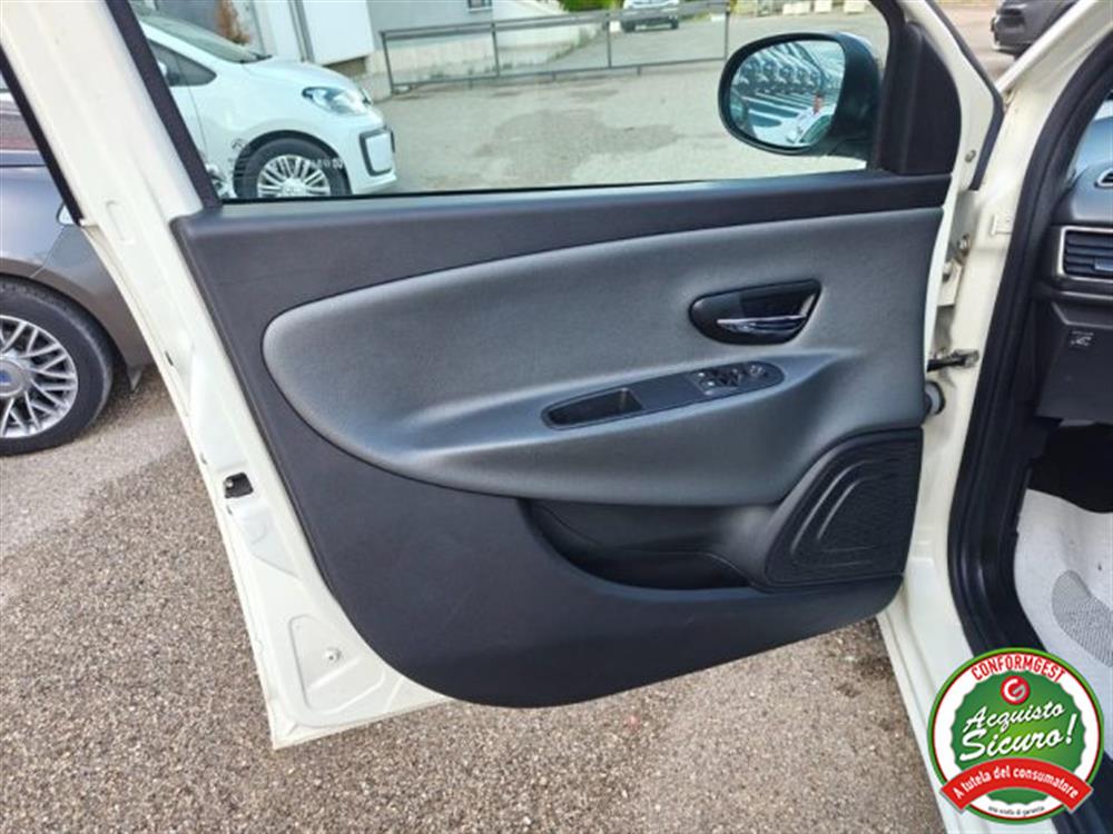 Ypsilon   Ypsilon 1.2 69 CV 5 porte GP